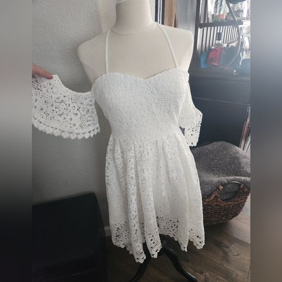 Karlie off the shoulders Dress - Picture 1 of 4